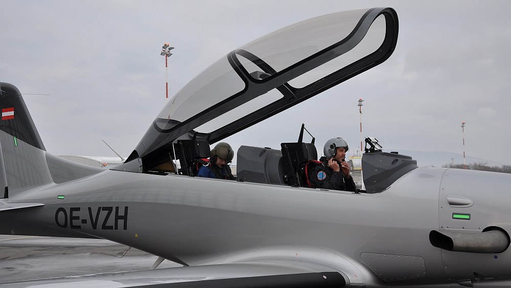 В Австрії пройшли випробування найновішого навчального літака з українським двигуном