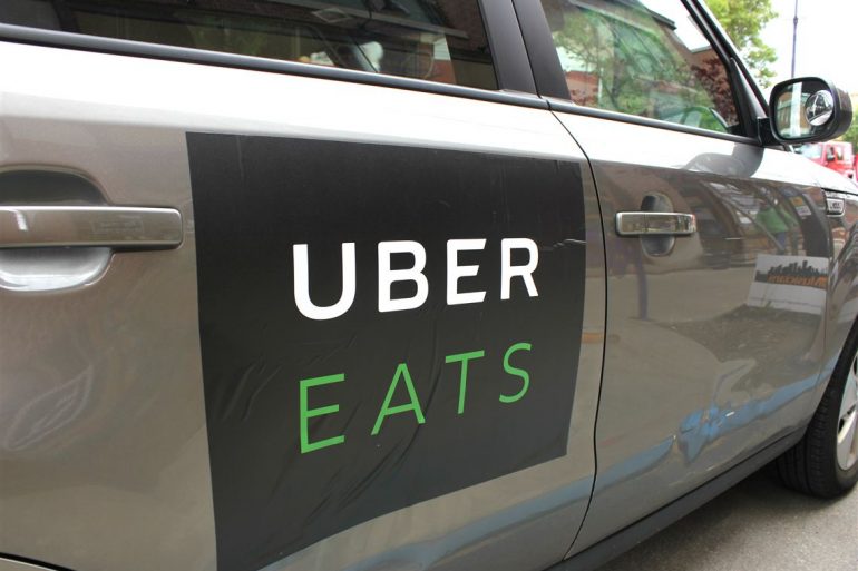 В следующем году Uber начнет тестировать доставку еды на беспилотных автомобилях