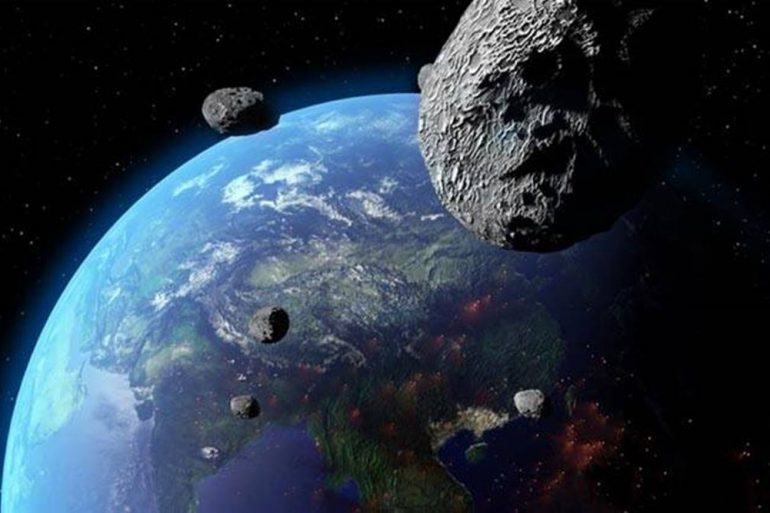 Завтра мимо Земли пролетит астероид размером с Эйфелеву башню