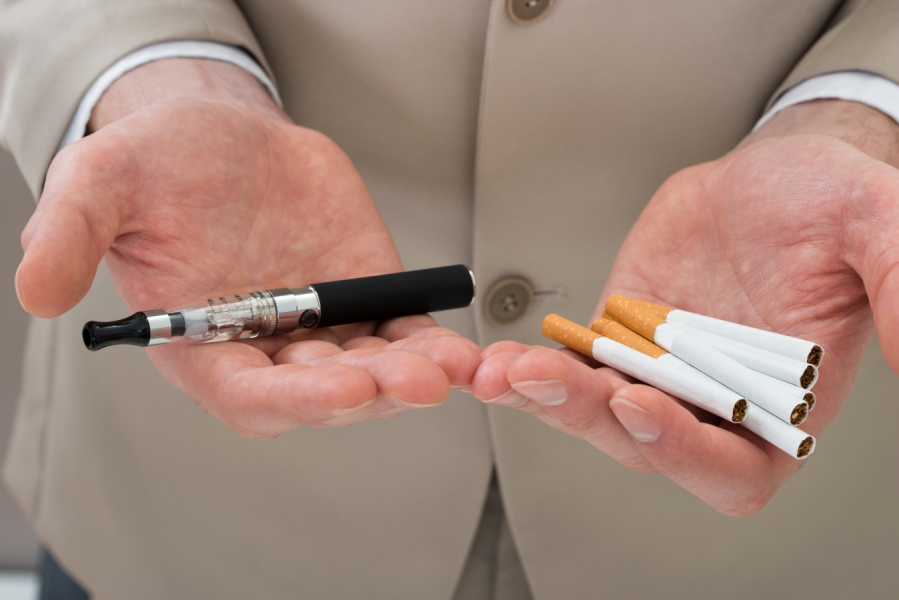 Верховна Рада ухвалила закон, що прирівнює електронні сигарети до звичайних