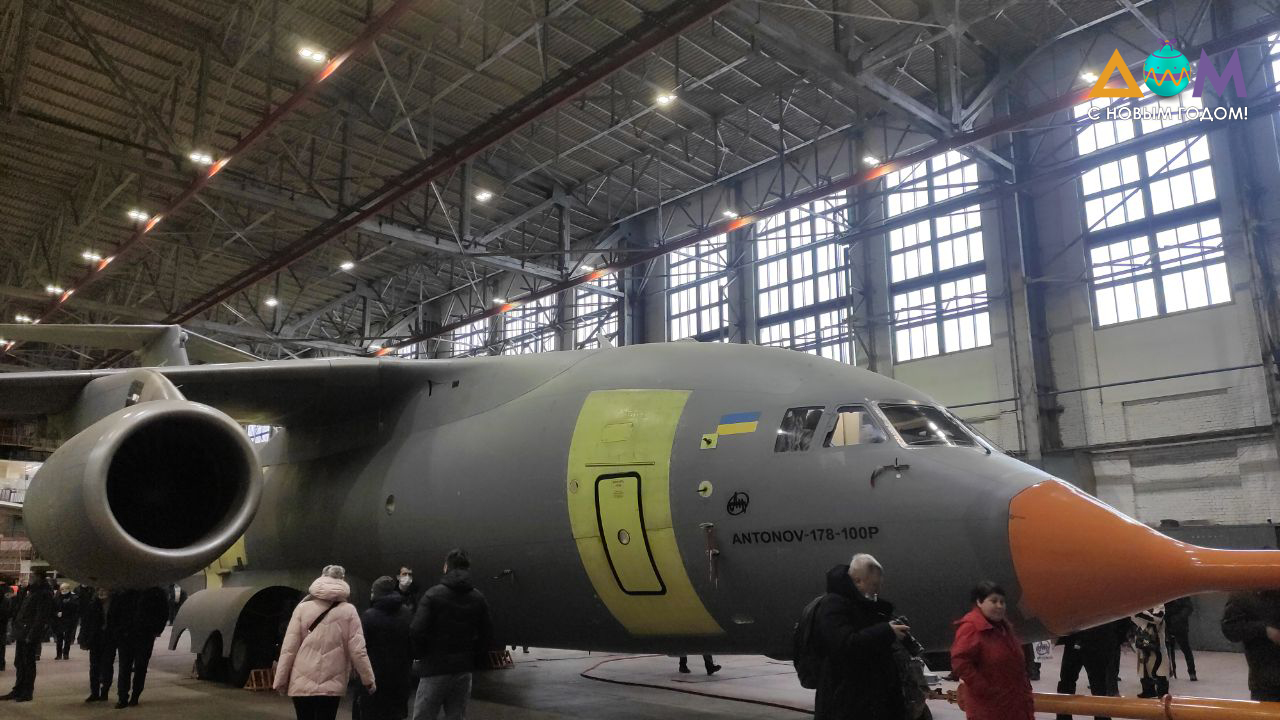 «Антонов» представил первый серийный самолет Ан-178 для ВСУ