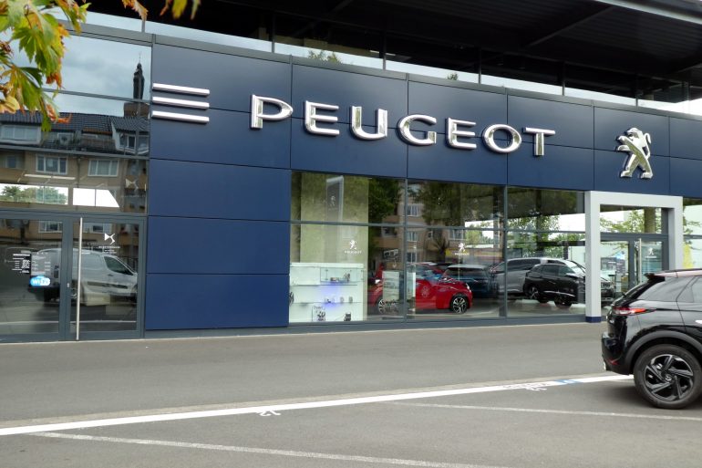 Peugeot до 2030 року випускатиме в Європі тільки електромобілі