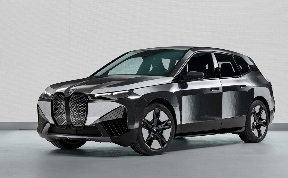 BMW показал электромобиль, способный менять цвет за секунду