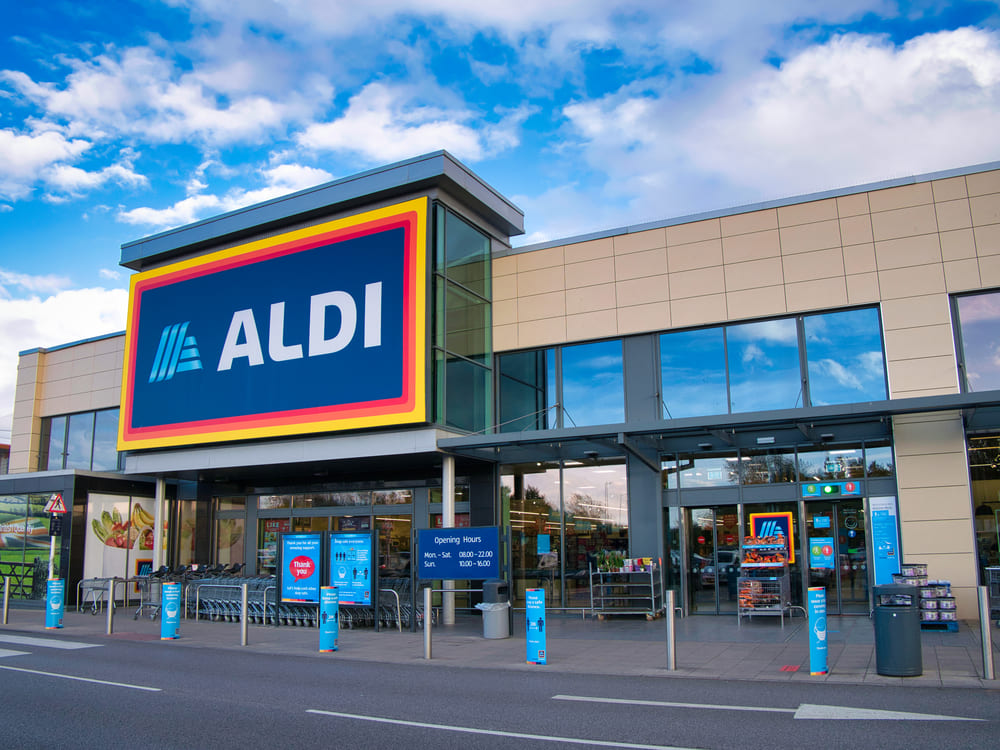 У Великій Британії відкрили супермаркет без продавців, у якому ШІ визначає вік при продажі алкоголю