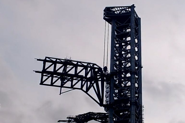 Ілон Маск показав 140-метрову вежу «Мехазілла» для повернення ступенів ракети Super Heavy