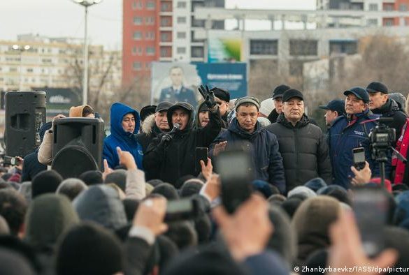 В Казахстане отключили интернет и ввели режим ЧС из-за протестов