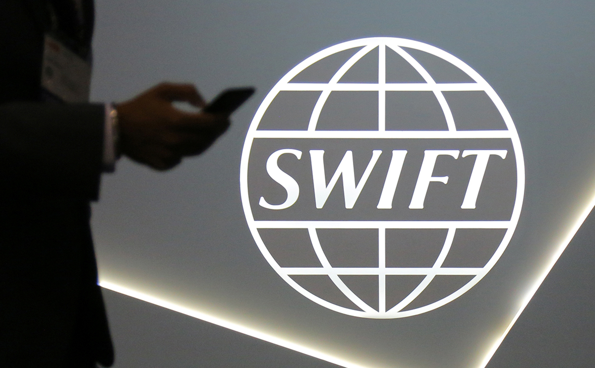В случае отключения от SWIFT, Россия перейдет на «очень перспективный юань», - Медведев