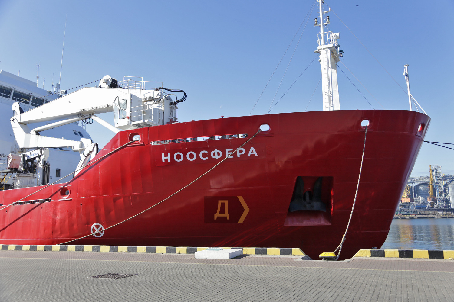 Український криголам «Ноосфера» сьогодні вирушить у перший дослідницький рейс до Антарктиди