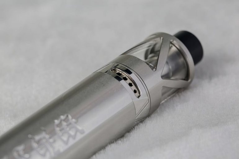 Учені розробили електронну сигарету з кокаїном для людей із залежністю