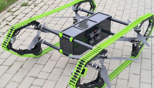 Польские инженеры представили прототип гусеничного дрона, способного летать