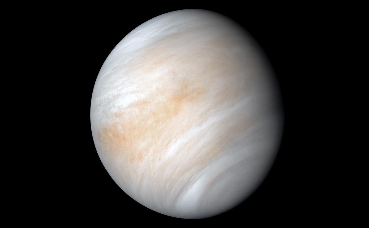 NASA показала уникальные фото поверхности Венеры