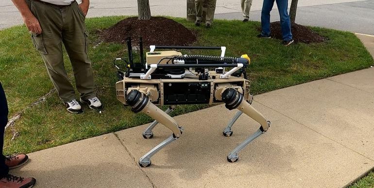 Американські прикордонники використовуватимуть чотириногих роботів для патрулювання кордону