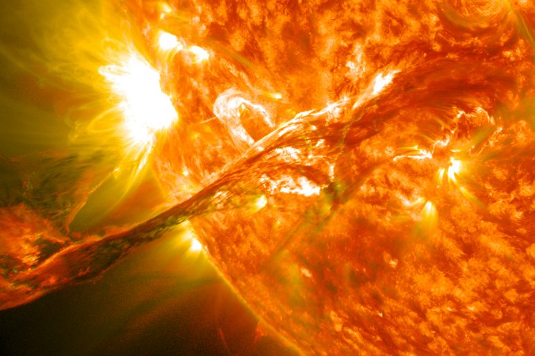 На Сонці зафіксовано масштабне виверження. Відео