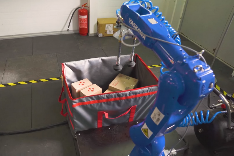 «Нова пошта» представила роборуку для автоматичного сортування посилок