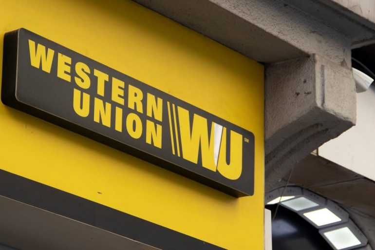 Western Union заявил о приостановки деятельности в России