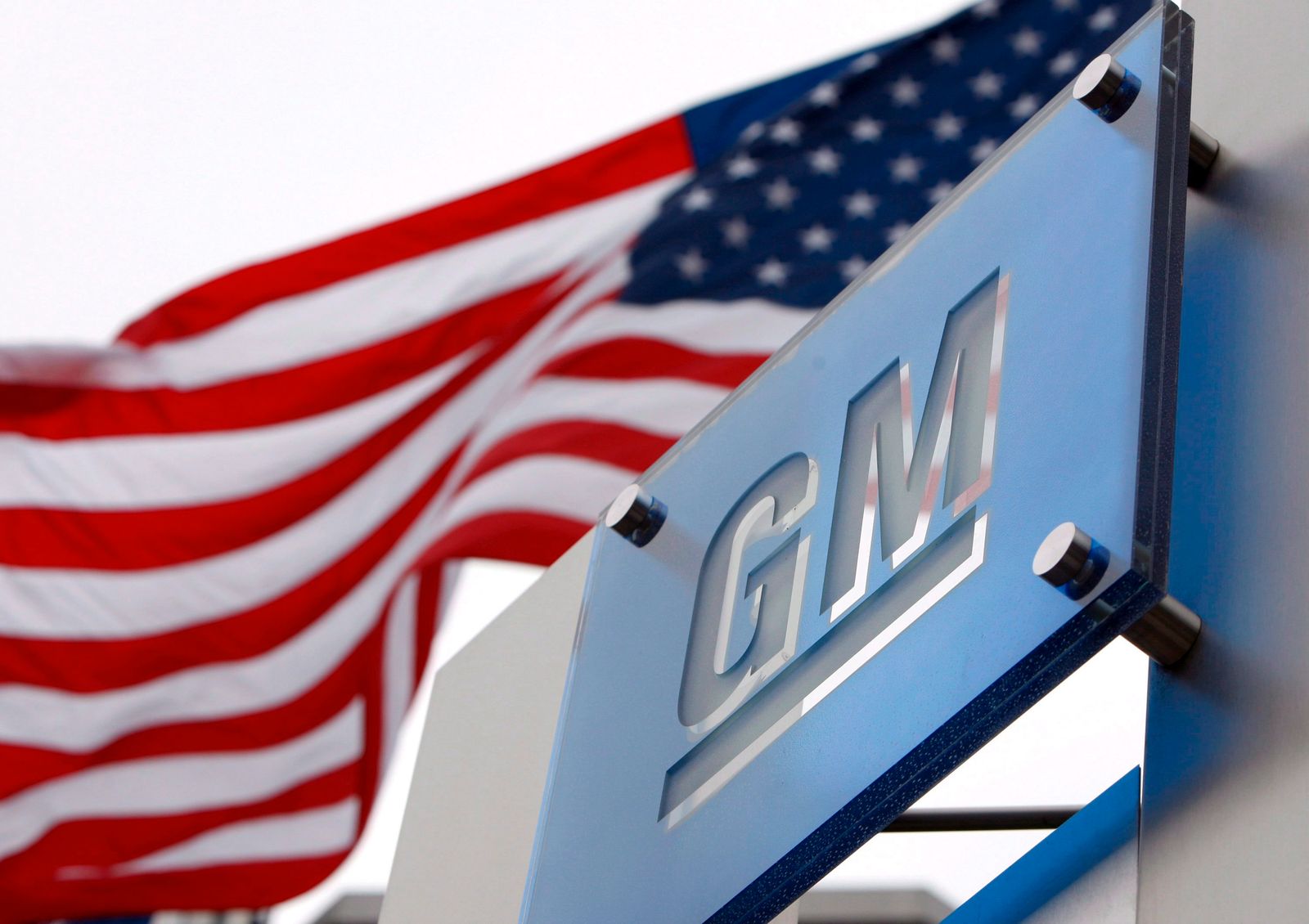 Автокомпанія General Motors звільнила всіх співробітників російського офісу та припинила увесь бізнес у Росії