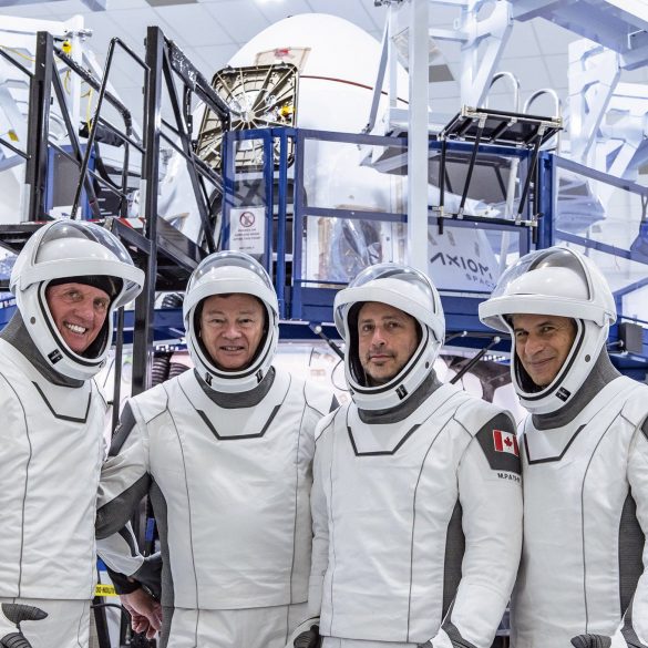 Екіпаж туристичної космічної місії Axiom Mission 1 прибув на борт МКС