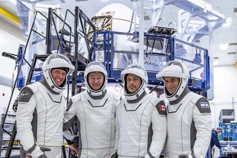 Екіпаж туристичної космічної місії Axiom Mission 1 прибув на борт МКС