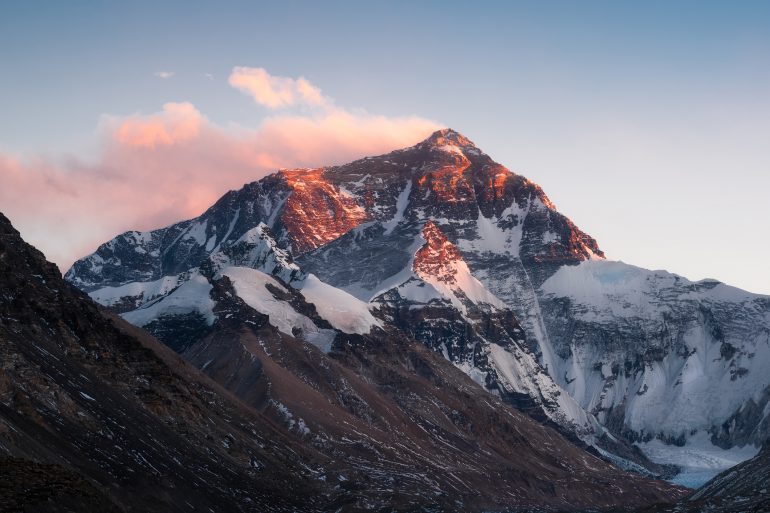 Китайські вчені встановлять найвищу метеорологічну станцію на вершині Евересту