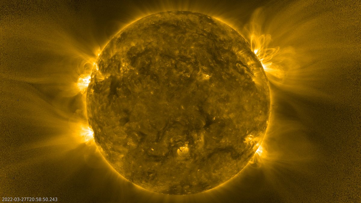 Ученые показали Солнце с самого близкого расстояния в истории (видео)