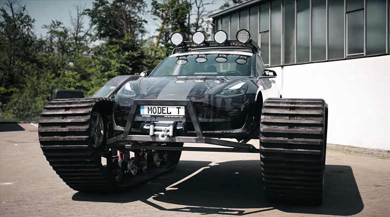 В Германии из электромобиля Tesla сделали танк - Model T