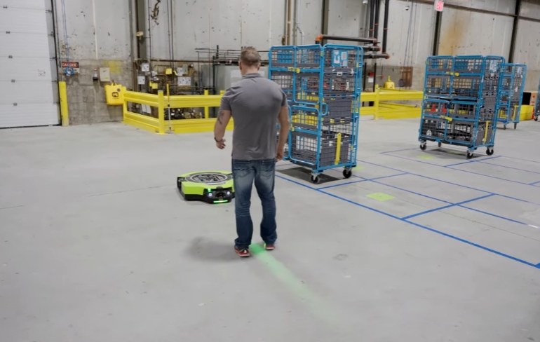 Amazon представил своего первого автономного робота для работы на складах