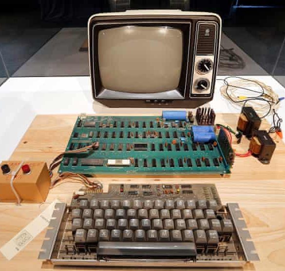 На аукціоні за $470 тисяч продали комп'ютер Apple-1, підписаний Стівом Джобсом