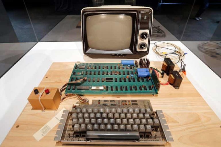 На аукционе за $470 тысяч продали компьютер Apple-1, подписанный Стивом Джобсом