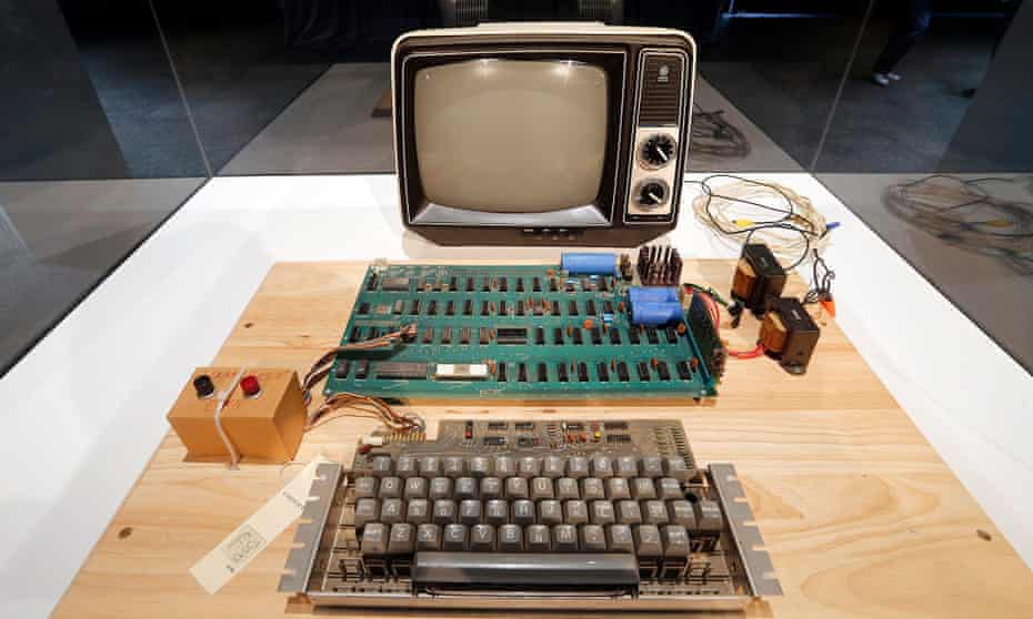 На аукционе за $470 тысяч продали компьютер Apple-1, подписанный Стивом Джобсом