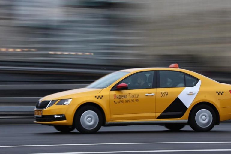 У роботі сервісів таксі по всій Росії стався збій