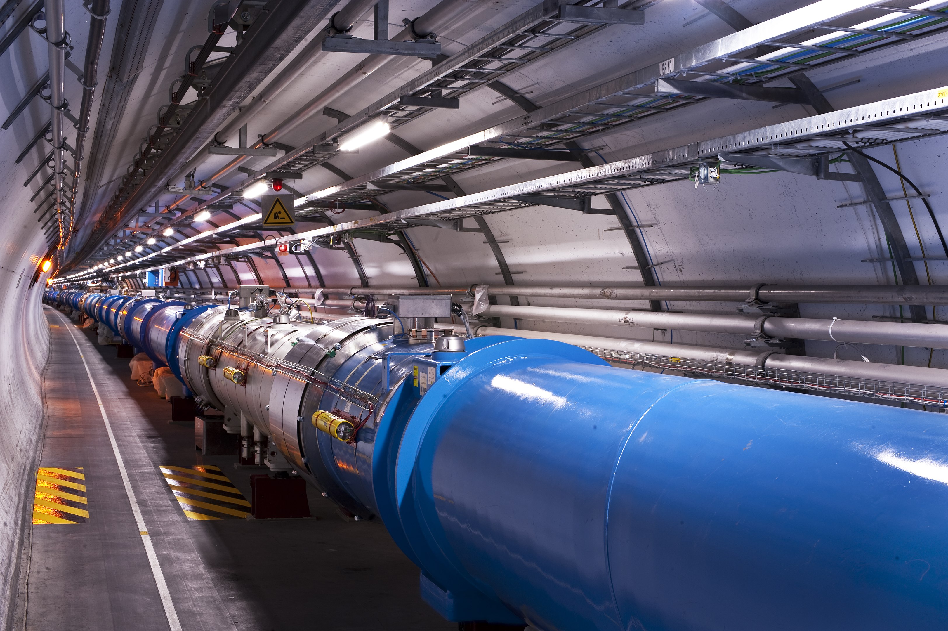 Великий адронний колайдер допоміг вченим виявити три невідомі науці частки