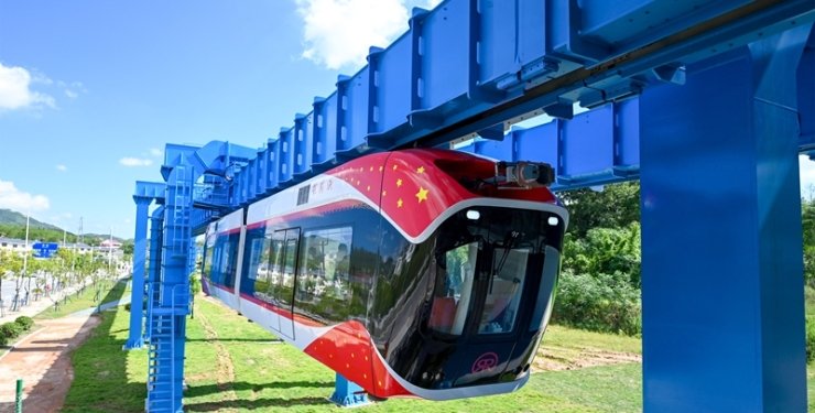 В Китае запустили первый в мире "парящий" поезд Sky Train