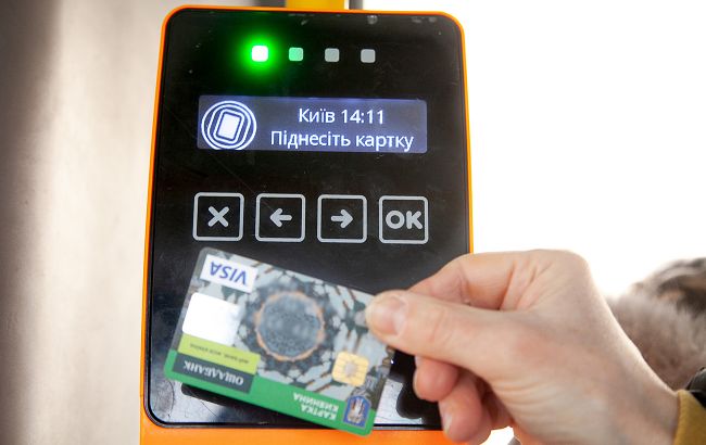 Віталій Кличко пообіцяв додати оплату проїзду банківськими картками у всі види столичного транспорту