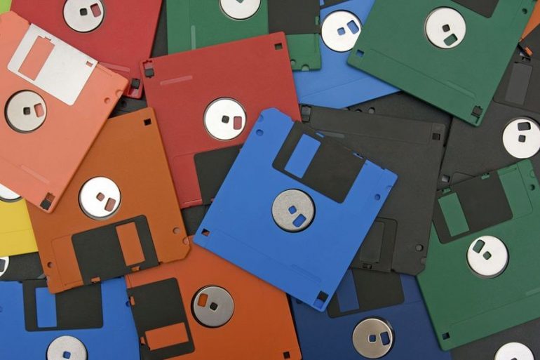 В Японии откажутся от использования дискет и CD в госорганах