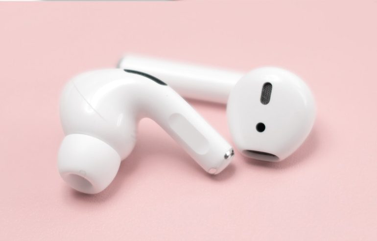 iOS 16 зможе визначати підроблені навушники AirPods