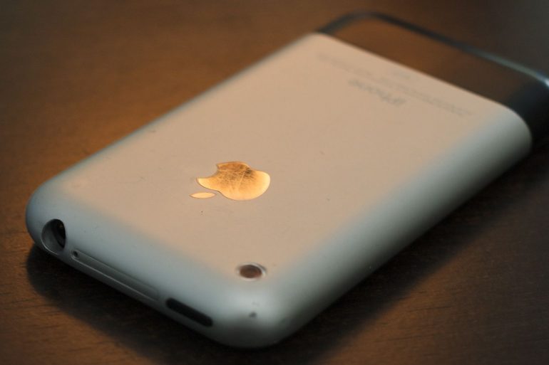 Нераспакованный iPhone первого поколения продали на аукционе за $40 тысяч