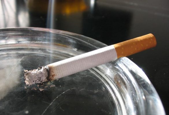 В Україні запустили онлайн-платформу, на якій можна поскаржитися, на куріння у заборонених місцях