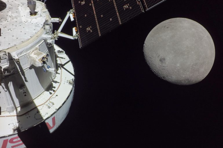NASA показала перше фото Місяця, зняте апаратом Orion