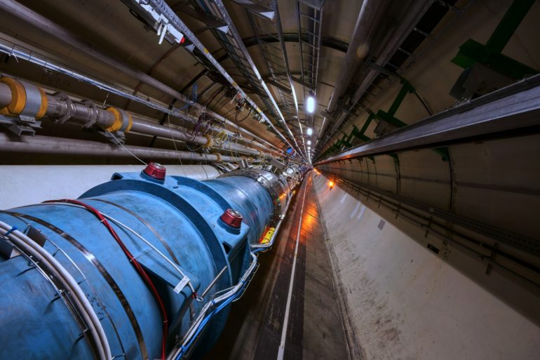 Работу Большого адронного коллайдера остановили для экономии электроэнергии