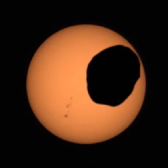 Perseverance зробив унікальне фото затемнення Сонця супутником Марса Фобосом
