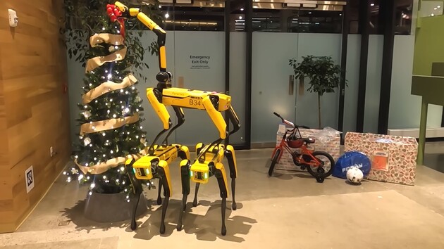 Boston Dynamics показала як її роботи готуються до Різдва (відео)