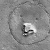 Ученые нашли на Марсе кратер в виде медведя (фото)