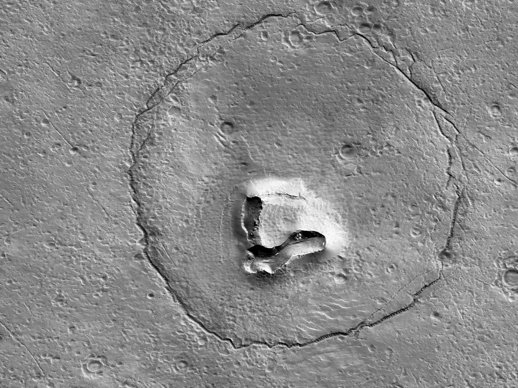 Вчені знайшли на Марсі кратер у вигляді ведмедя (фото)