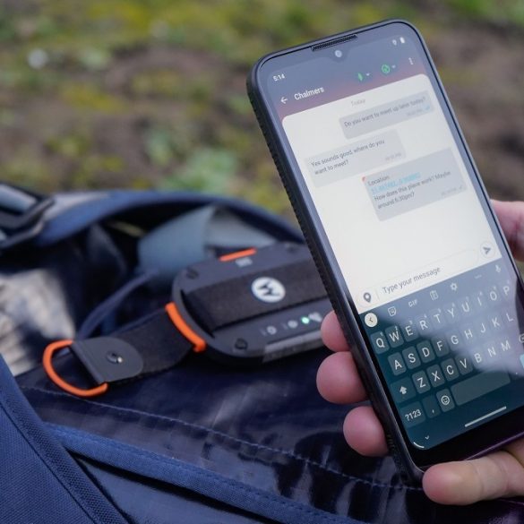 Motorola выпустила брелок, позволяющий любому смартфону использовать спутниковую связь
