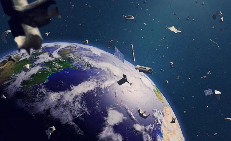 Из-за разрушения российского спутника в космосе образовалась куча космического мусора, угрожающая МКС