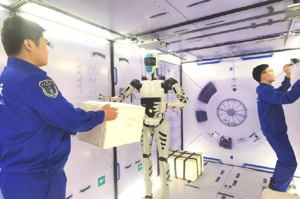 В Китае создали робота-гуманоида, который будет помогать астронавтам на космической станции