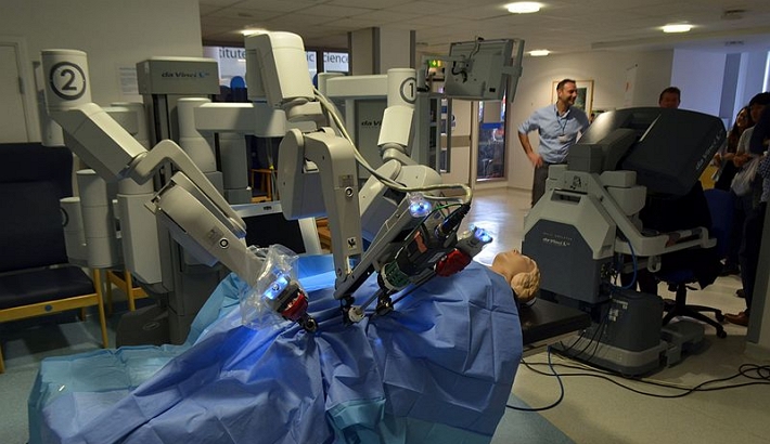 В Венгрии робот впервые удалил раковую опухоль