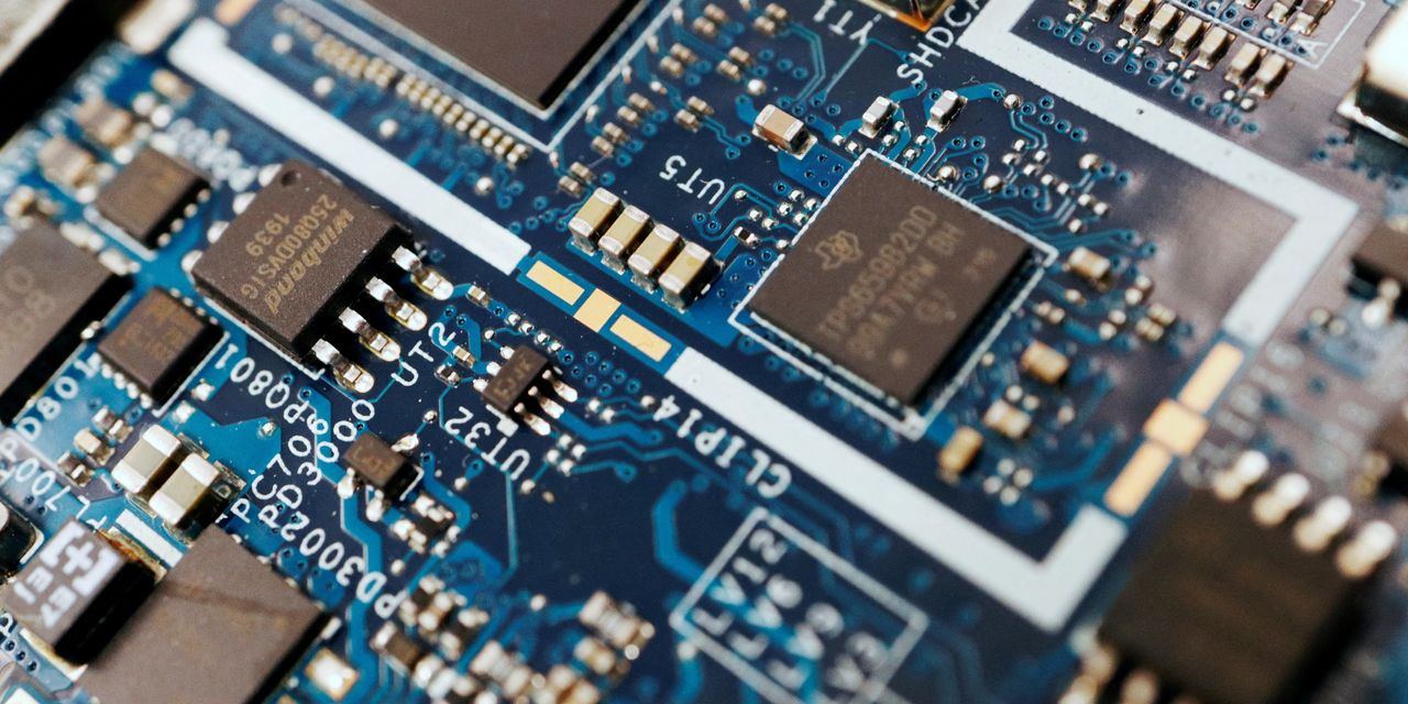 Влада Китаю виділила $2 млрд найбільшому виробнику мікросхем пам'яті в країні