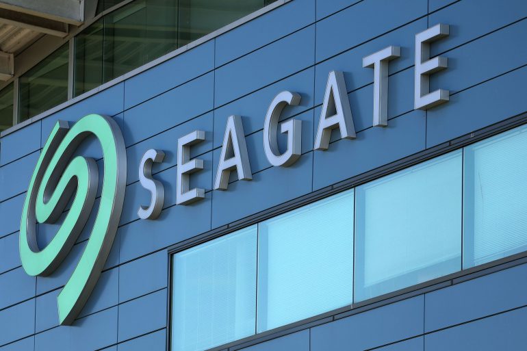 Seagate начала продажу жестких дисков с рекордной емкостью - более 30 ТБ