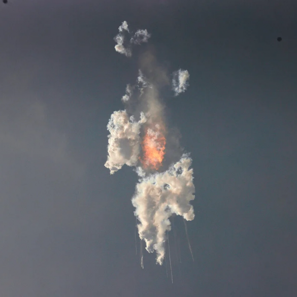 У SpaceX заявили, що спеціально підірвали Starship у небі